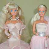 Dalla fine degli anni 70 lo stampo del viso cambia e la nuova tipologia di Barbie viene conosciuta come Barbie Superstar: il volto si ispira all'attrice americana Farrah Fawcett